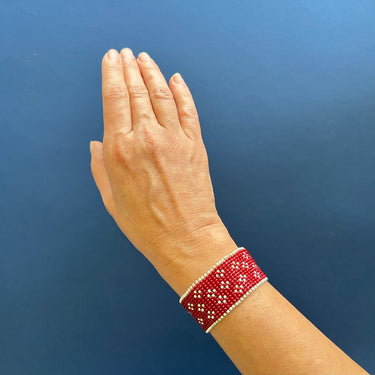 Brazalete Telar Plata Medio Miniflor Rojo